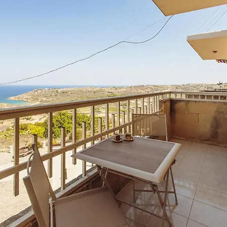 Spacious 3br Sea View Flat Near Ramla Bay *